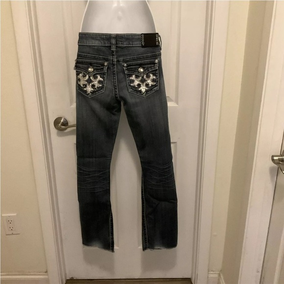 Antique Rivet Women’s Raw Hem Embellished Jeans Size 28 - Picture 2 of 15